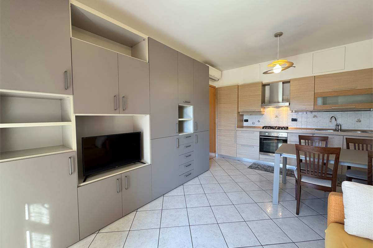 Bilocale con balcone e posto auto