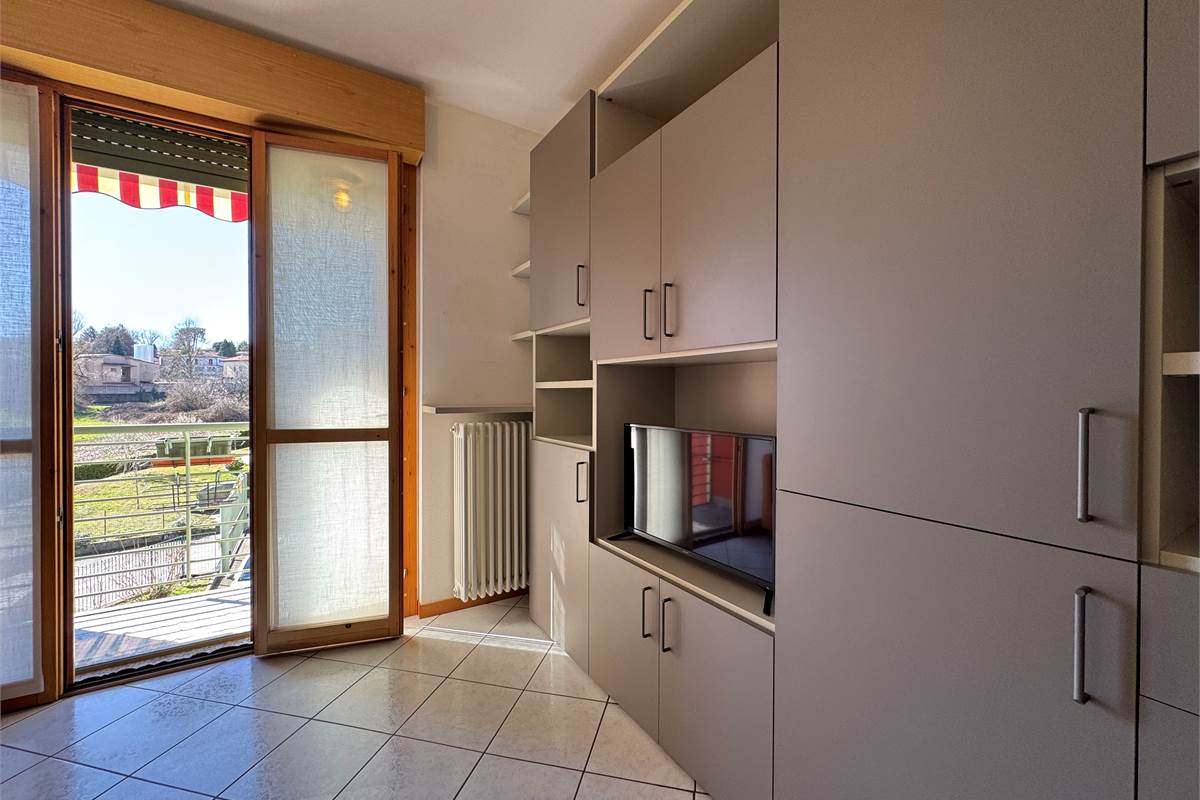 Bilocale con balcone e posto auto