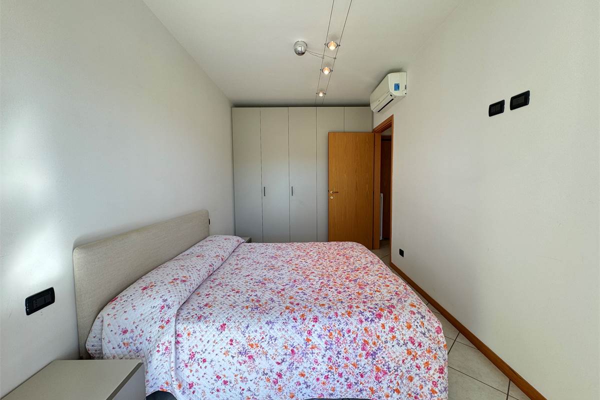Bilocale con balcone e posto auto