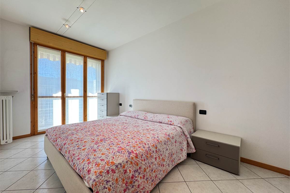 Bilocale con balcone e posto auto