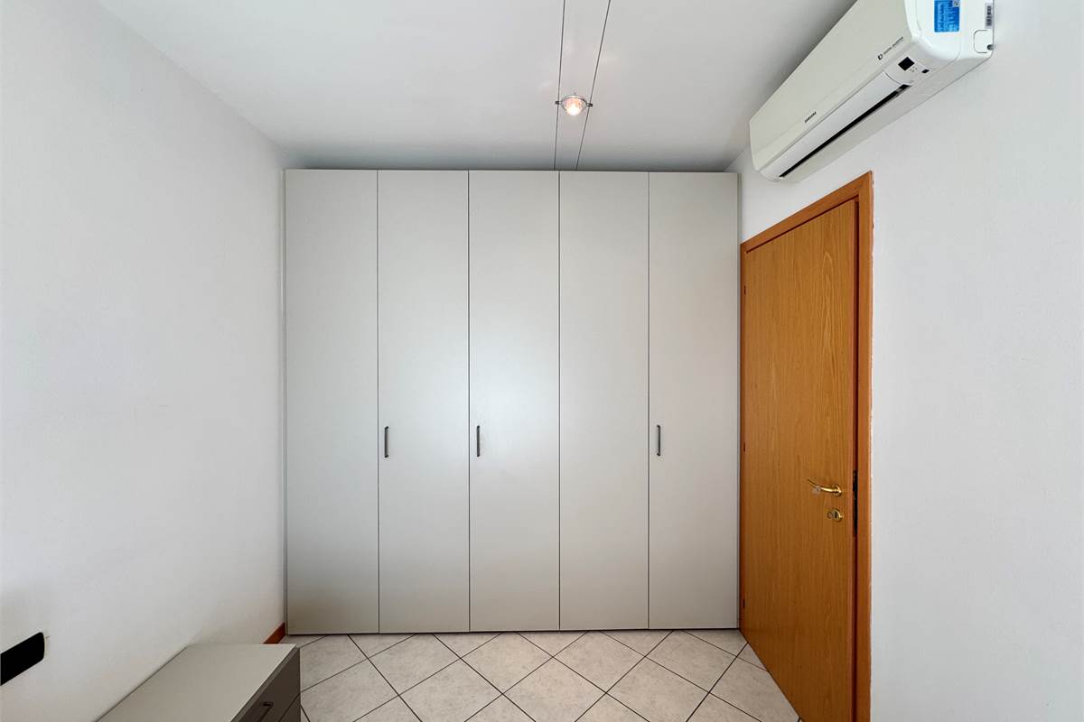 Bilocale con balcone e posto auto