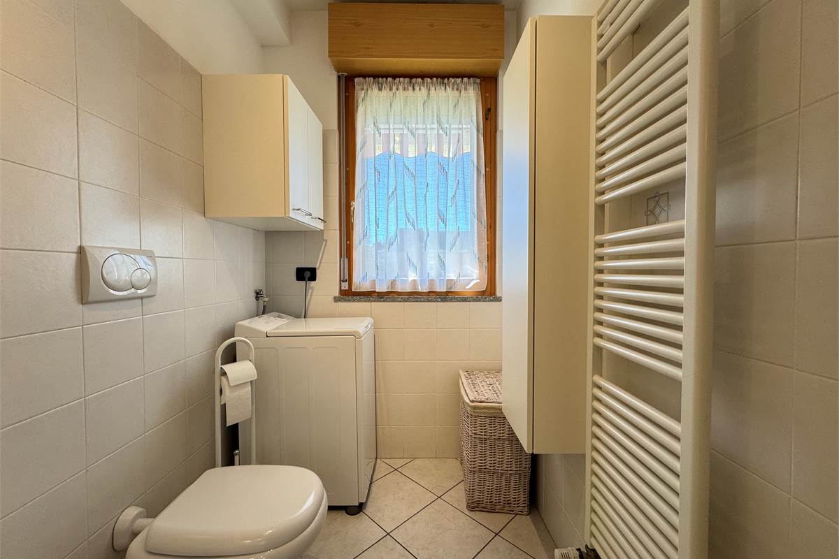 Bilocale con balcone e posto auto