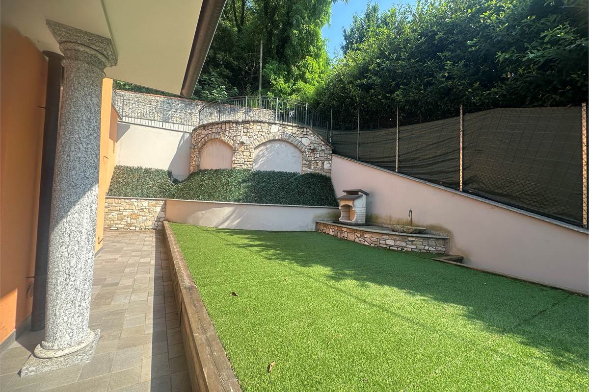 Longone : Bella villa singola elegante /giardino