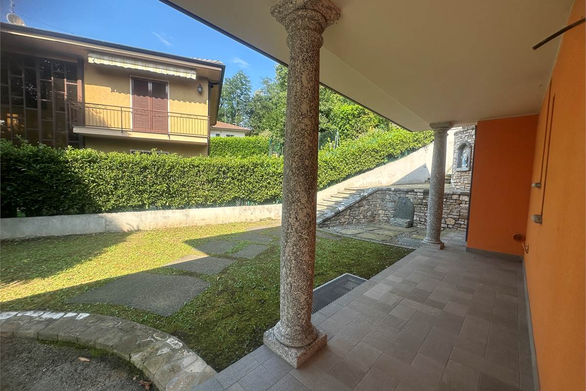 Longone : Bella villa singola elegante /giardino