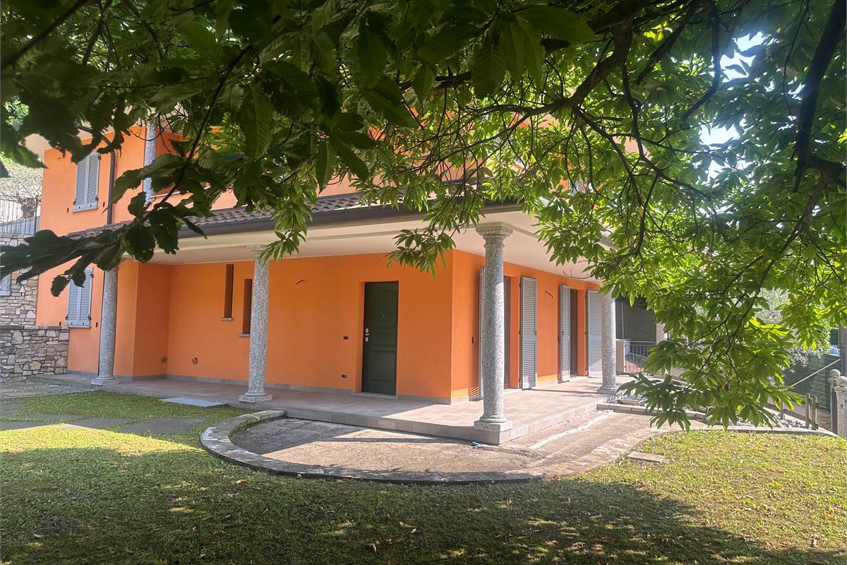 Longone : Bella villa singola elegante /giardino