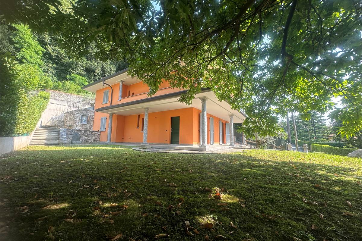 Longone : Bella villa singola elegante /giardino