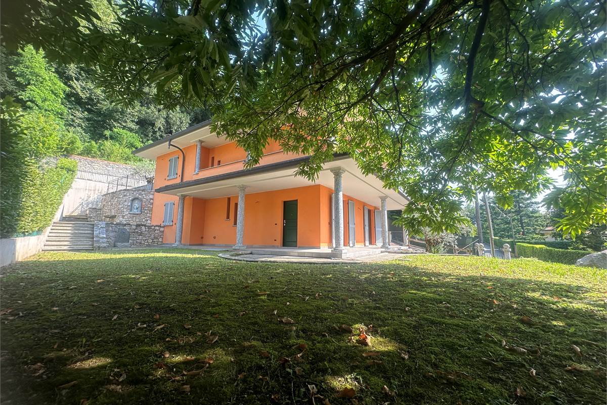 Longone : Bella villa singola elegante /giardino
