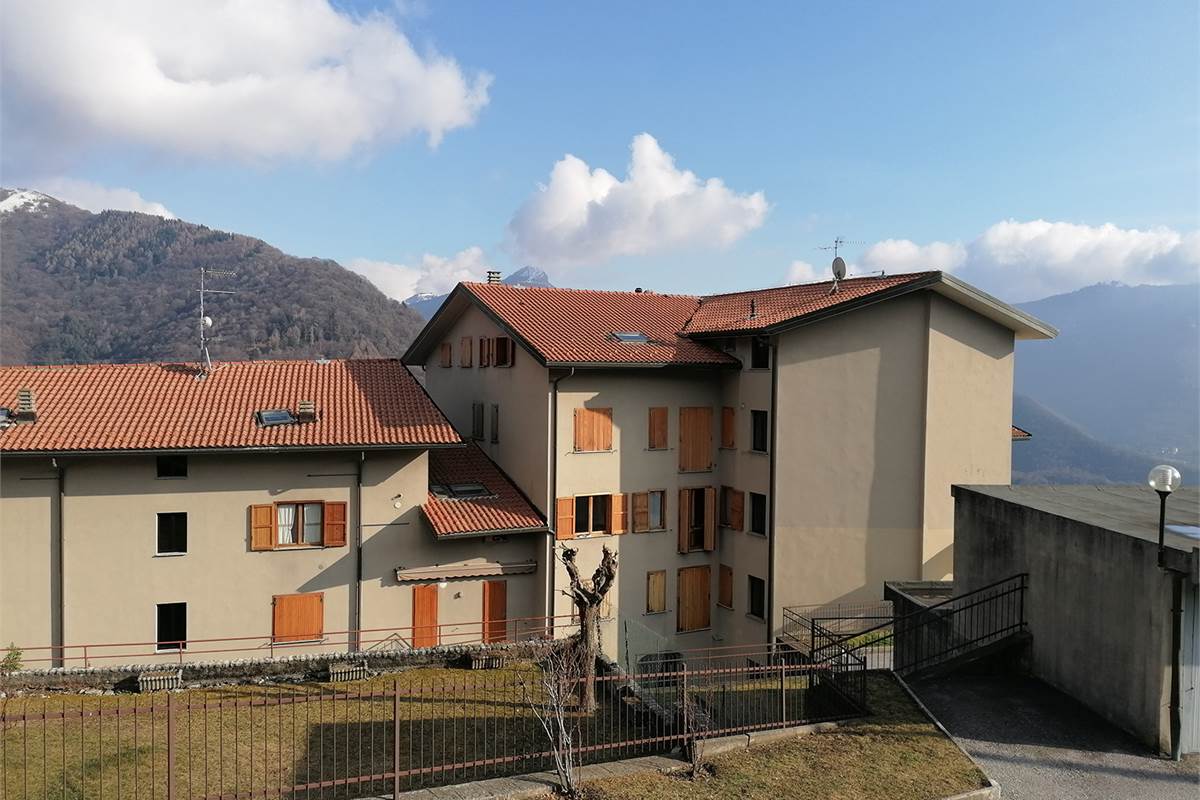 ASSO:PANORAMICO 4 LOCALI/DOPPI SERV.POSS.BOX
