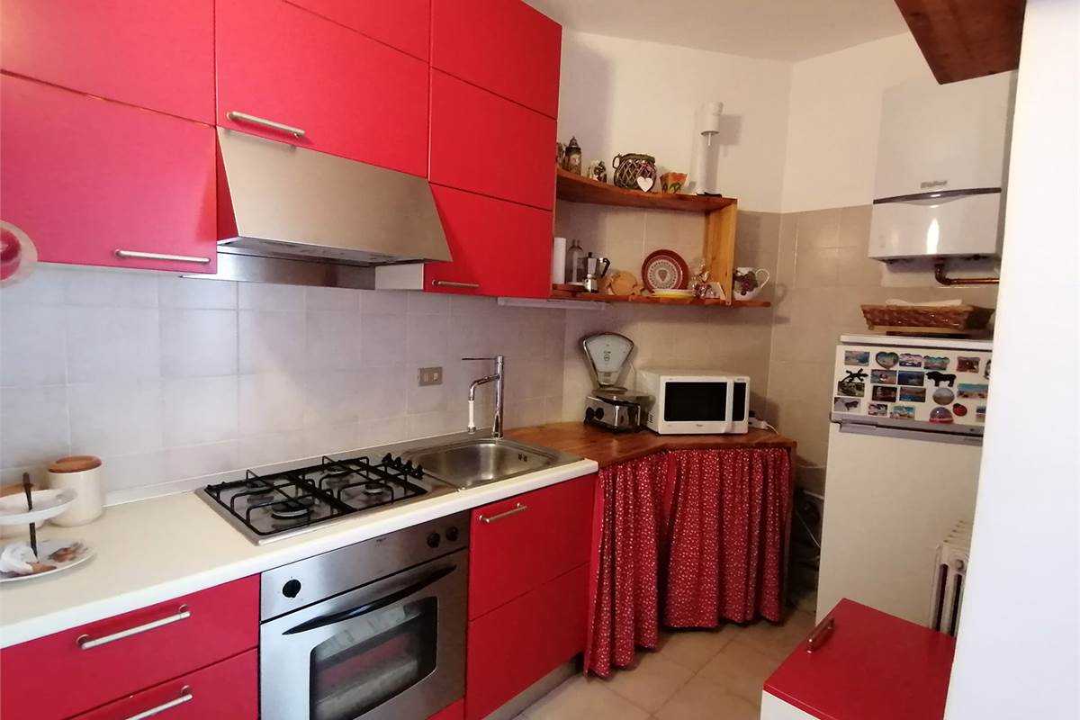 ASSO:PANORAMICO 4 LOCALI/DOPPI SERV.POSS.BOX