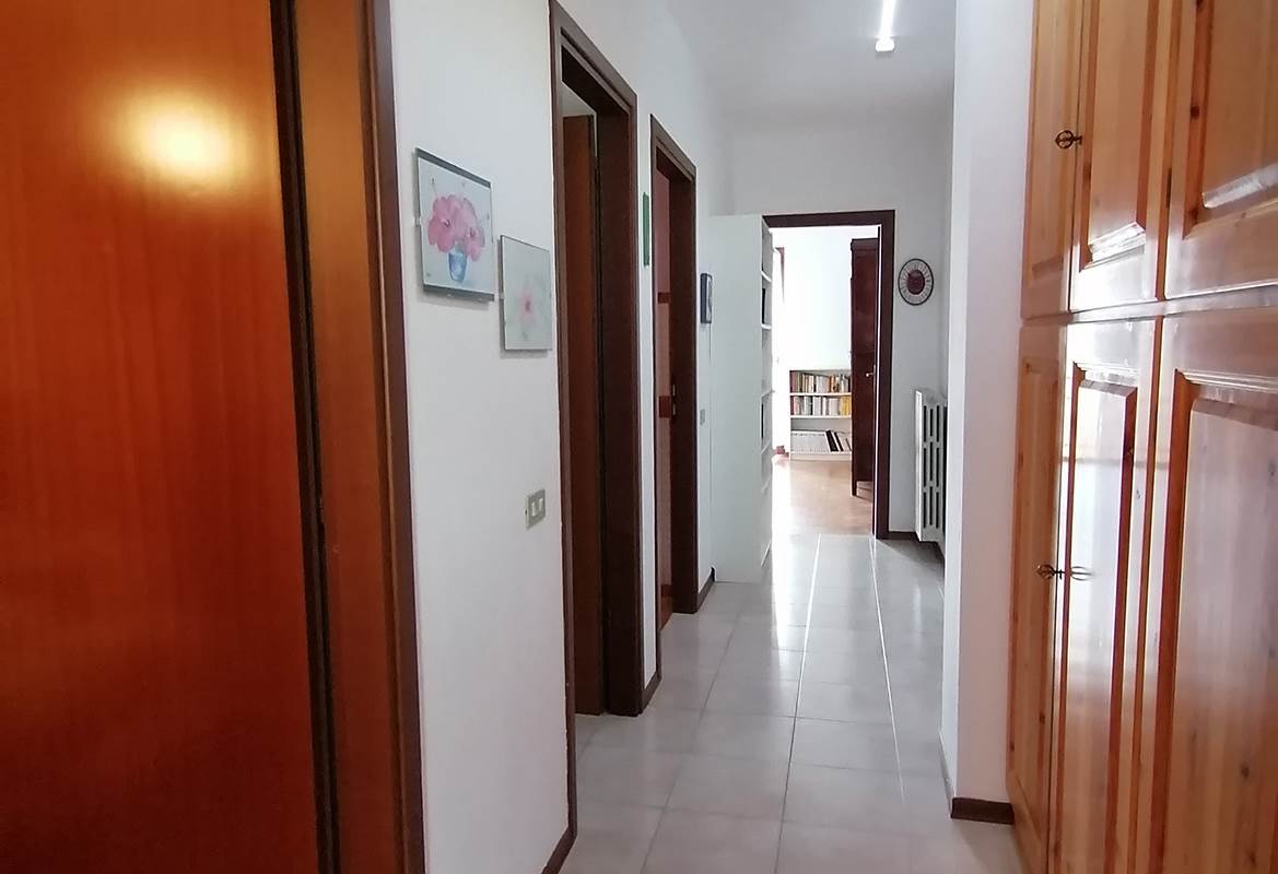 ASSO:PANORAMICO 4 LOCALI/DOPPI SERV.POSS.BOX