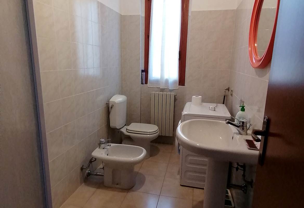ASSO:PANORAMICO 4 LOCALI/DOPPI SERV.POSS.BOX