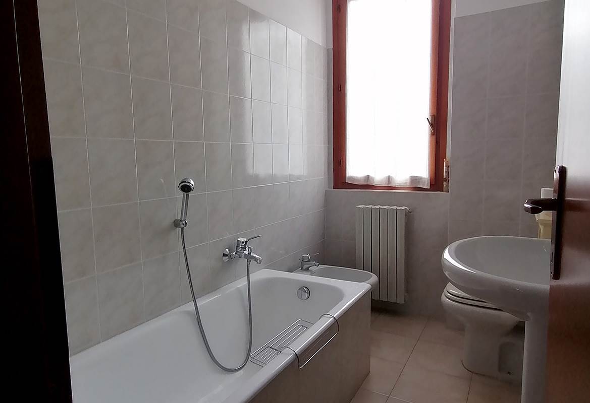 ASSO:PANORAMICO 4 LOCALI/DOPPI SERV.POSS.BOX