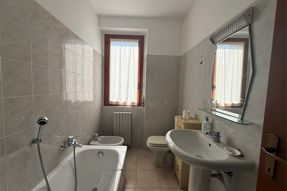 ASSO:PANORAMICO 4 LOCALI/DOPPI SERV.POSS.BOX