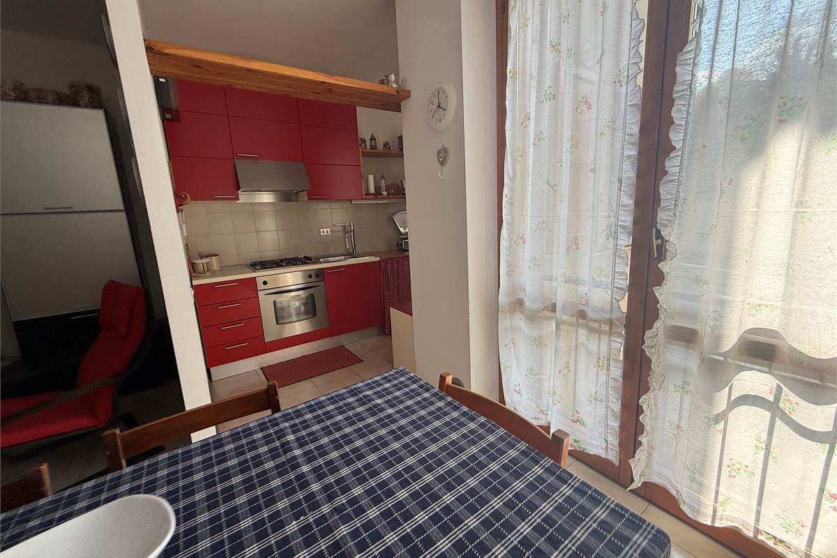 ASSO:PANORAMICO 4 LOCALI/DOPPI SERV.POSS.BOX