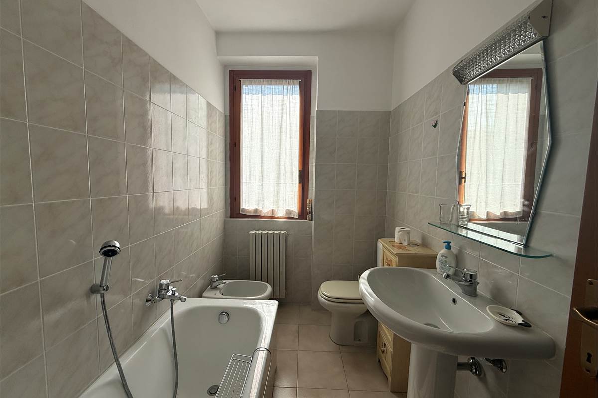 ASSO:PANORAMICO 4 LOCALI/DOPPI SERV.POSS.BOX