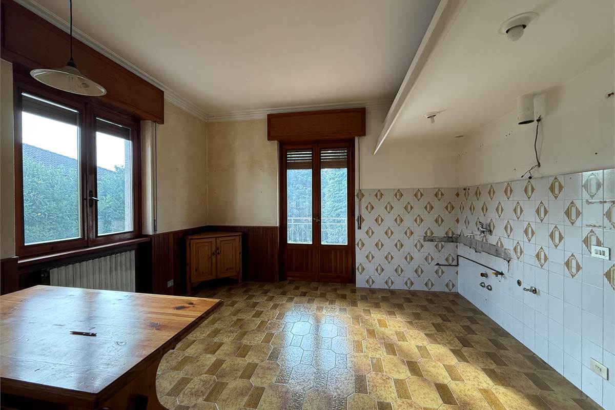 INVERIGO:APPARTAMENTO CON GIARDINO