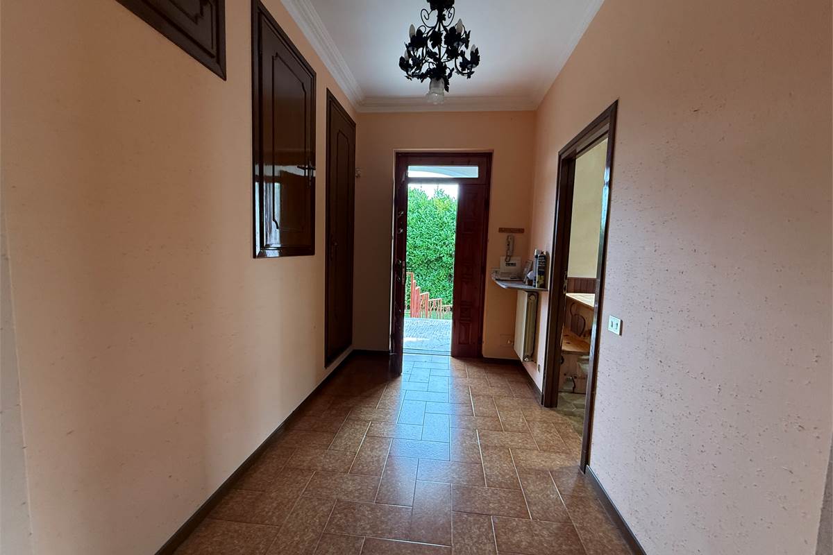 INVERIGO:APPARTAMENTO CON GIARDINO