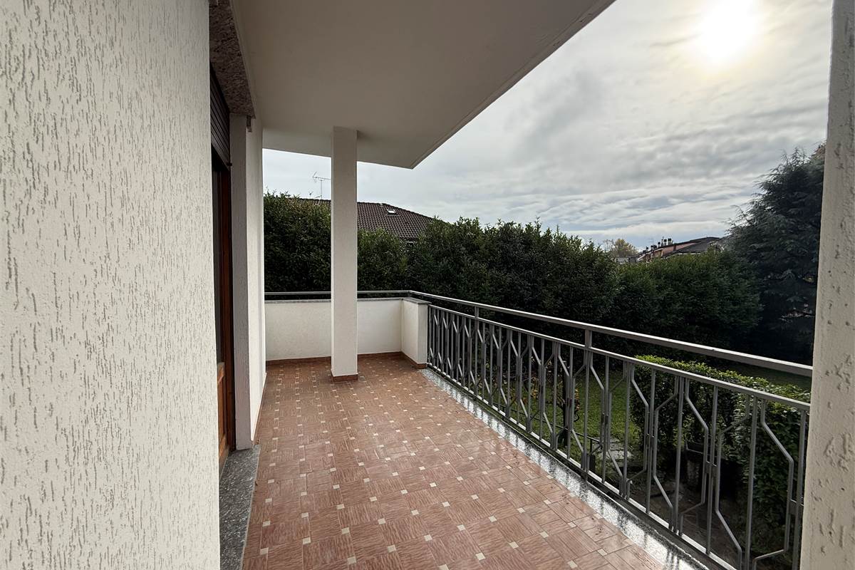 INVERIGO:APPARTAMENTO CON GIARDINO