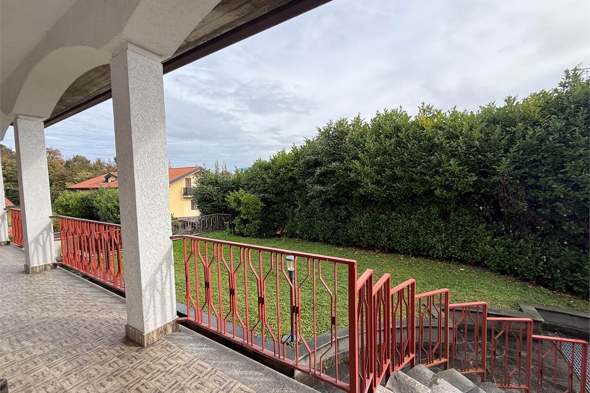 INVERIGO:APPARTAMENTO CON GIARDINO