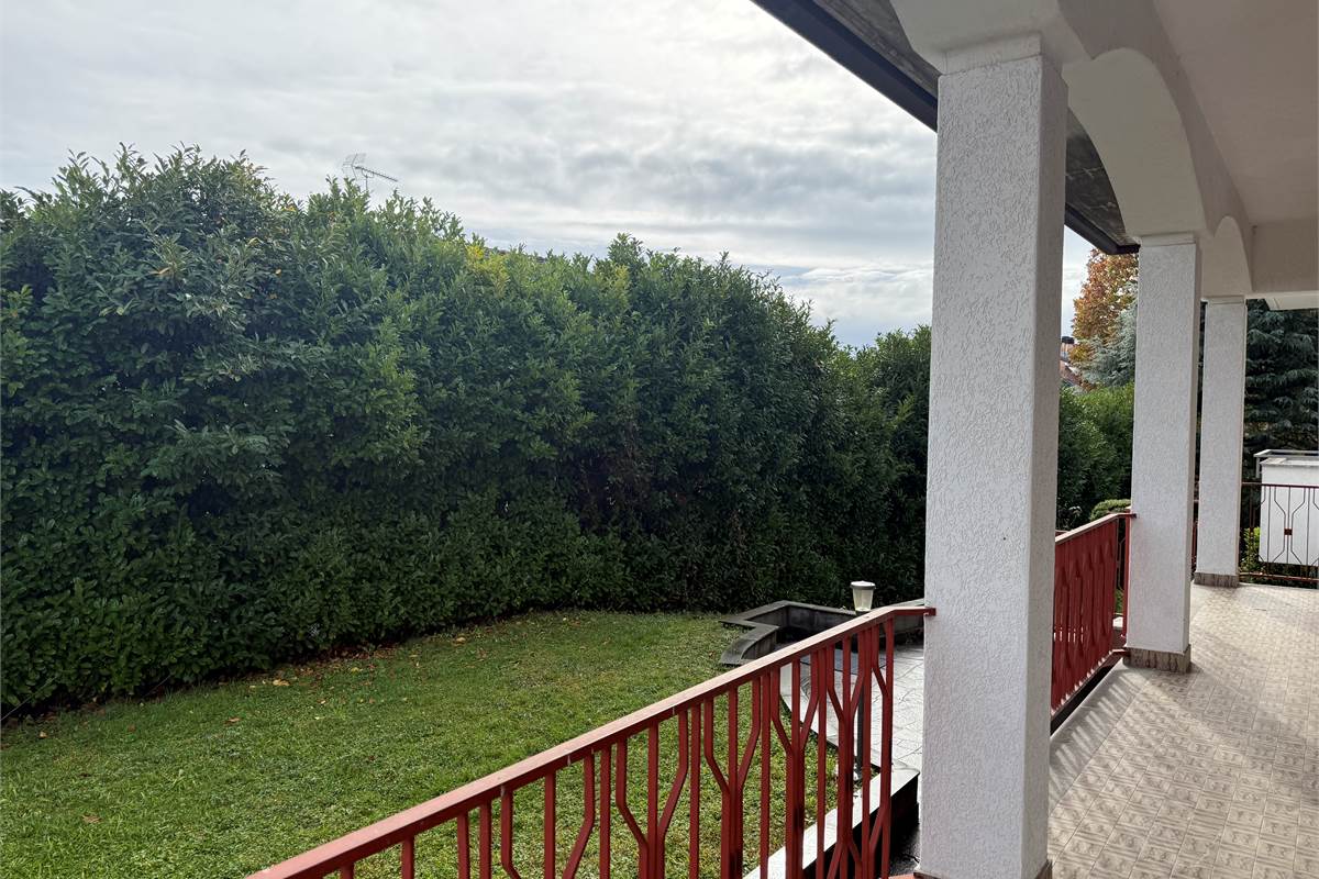 INVERIGO:APPARTAMENTO CON GIARDINO