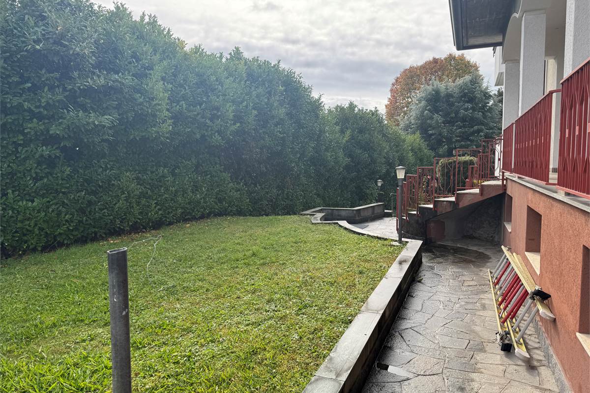 INVERIGO:APPARTAMENTO CON GIARDINO
