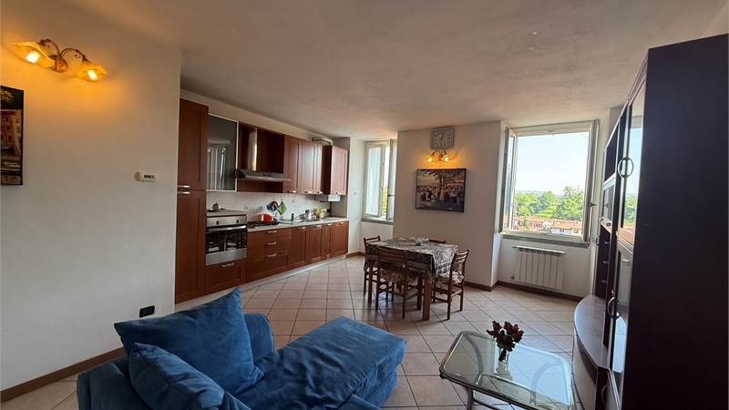 Bosisio Parini:Appartamento con box non in condominio