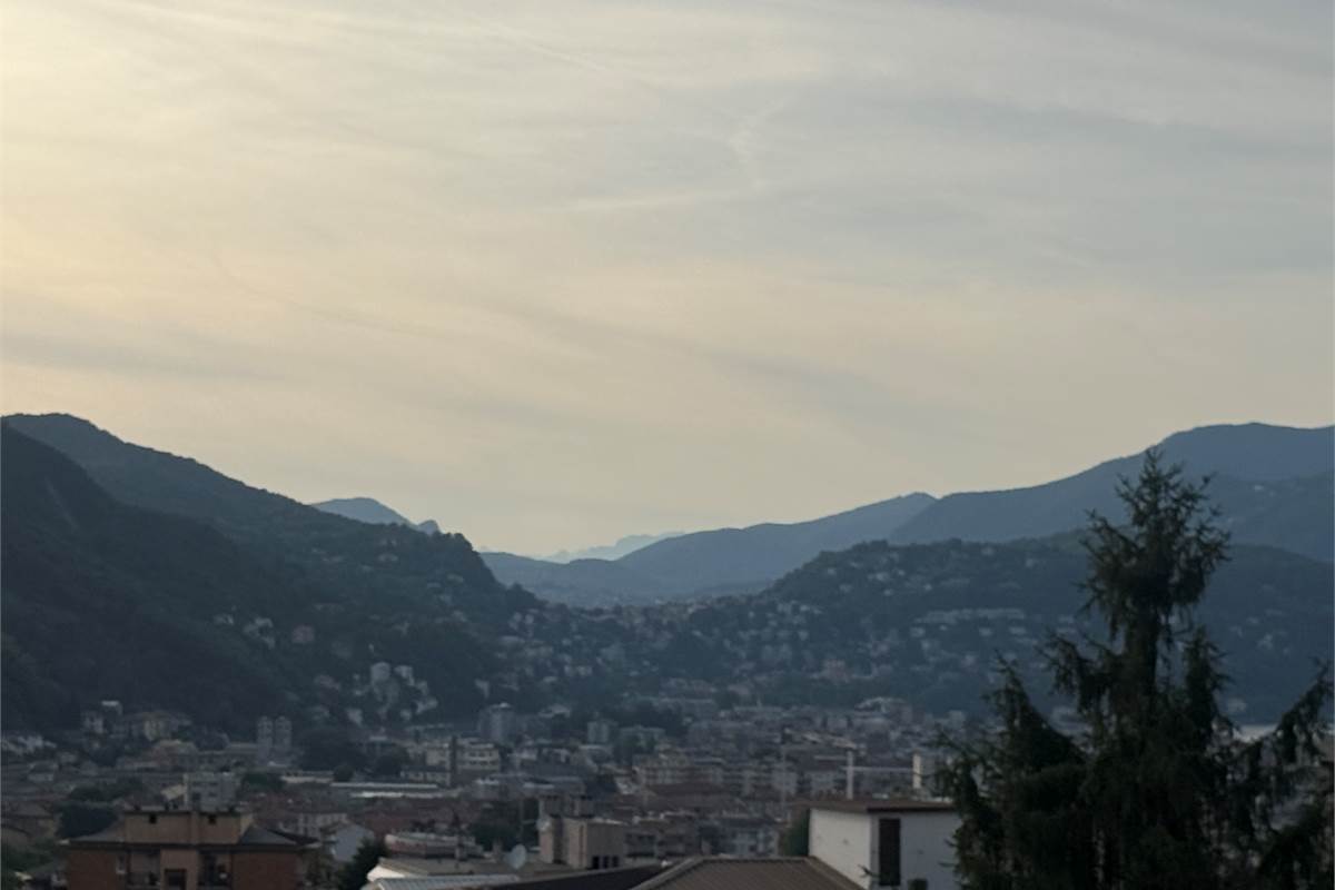 AFFARE A COMO,BILOCALE INDIPENDENTE CON TERRAZZA