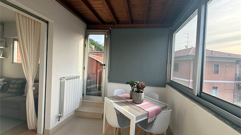 COMO:PALAZZINA CON LOCALI  COMERC.+ABITAZIONE E UFFICI
