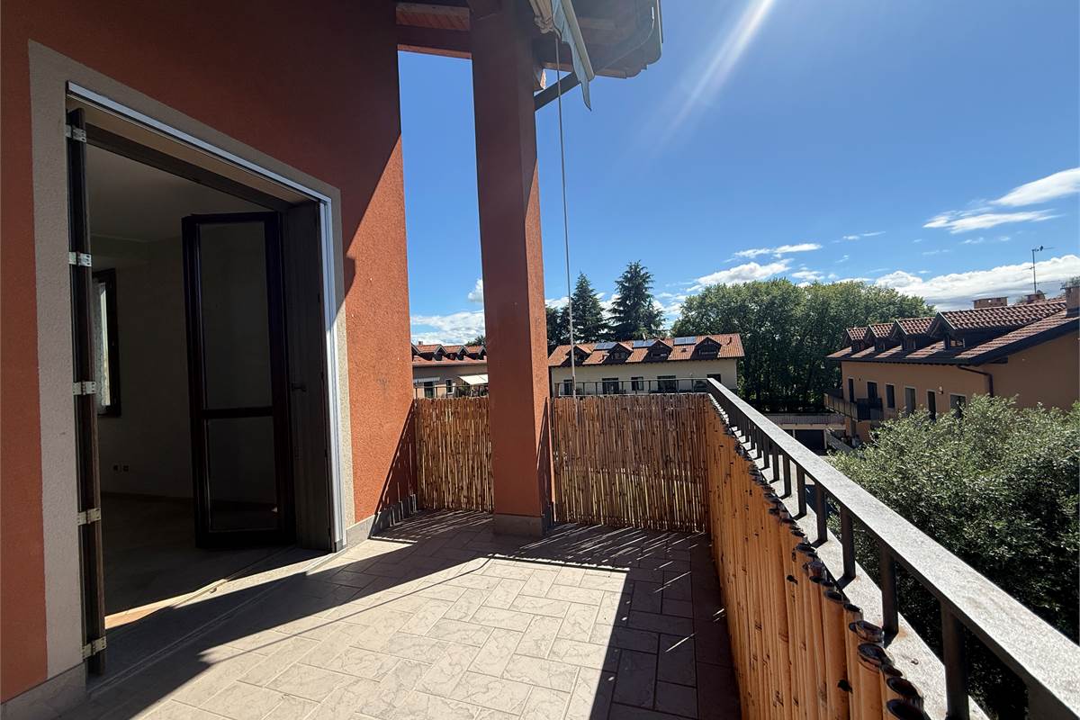 LURAGO:SOLUZIONE BELLISSIMA E AMPIA CON TERRAZZA E BOX DOPPIO
