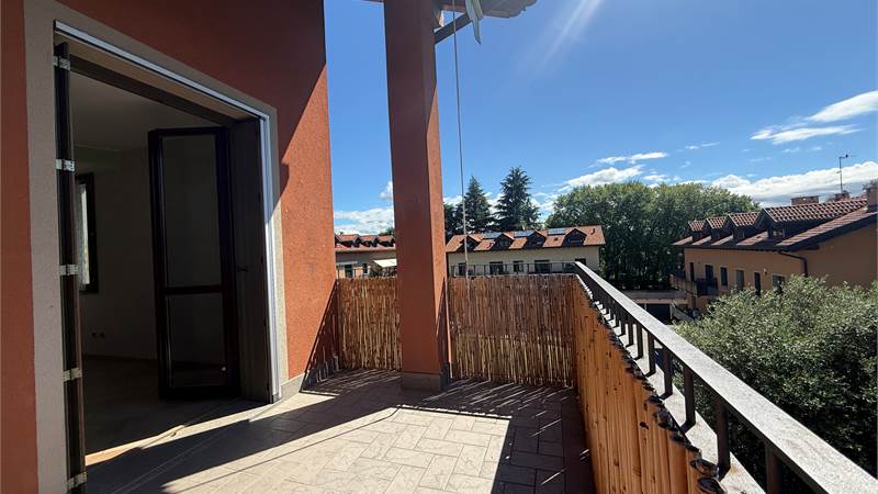LURAGO:SOLUZIONE BELLISSIMA E AMPIA CON TERRAZZA E BOX DOPPIO