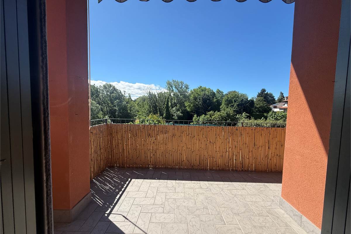 LURAGO:SOLUZIONE BELLISSIMA E AMPIA CON TERRAZZA E BOX DOPPIO