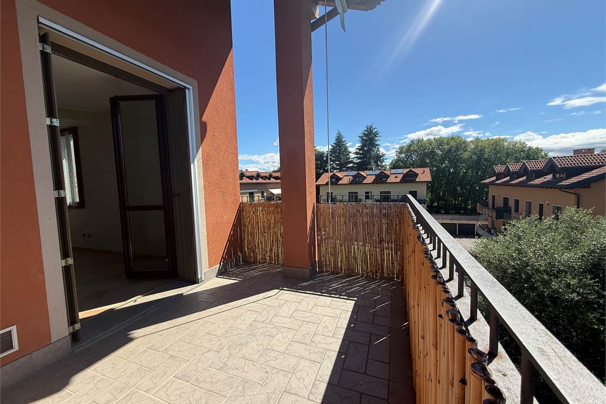 LURAGO:SOLUZIONE BELLISSIMA E AMPIA CON TERRAZZA E BOX DOPPIO
