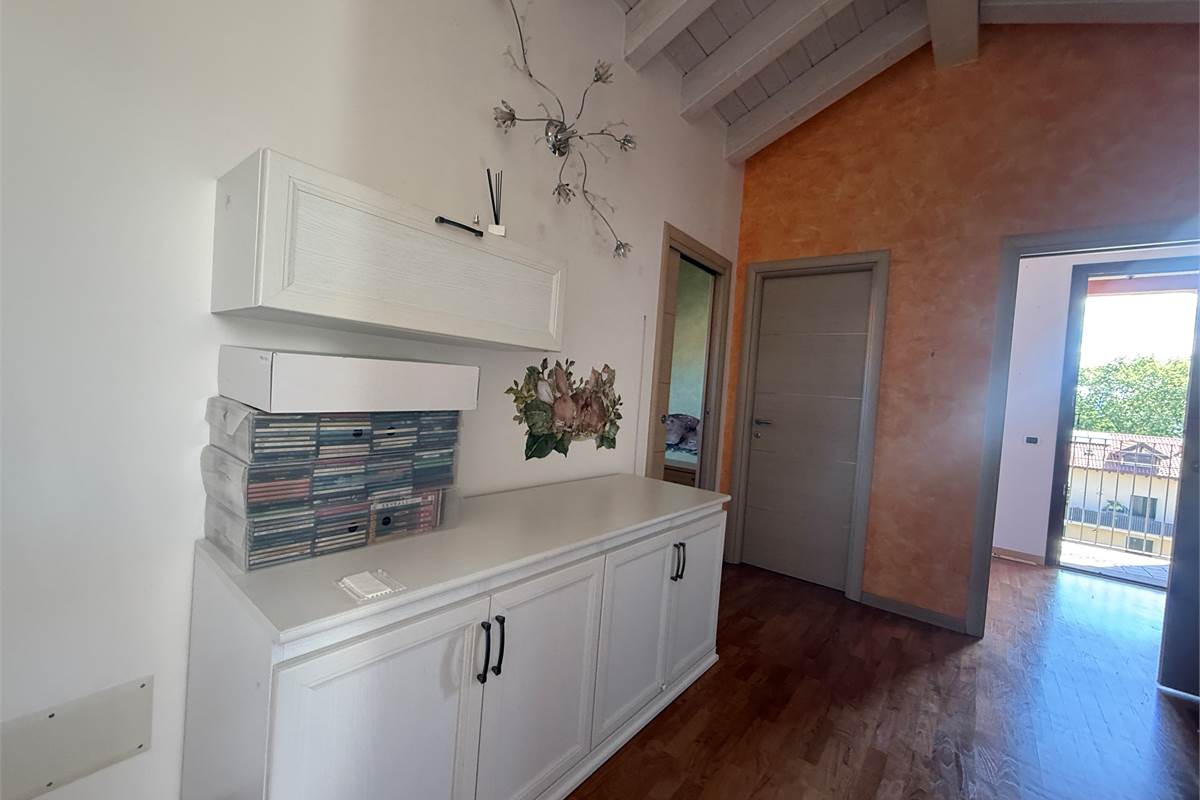 LURAGO:SOLUZIONE BELLISSIMA E AMPIA CON TERRAZZA E BOX DOPPIO