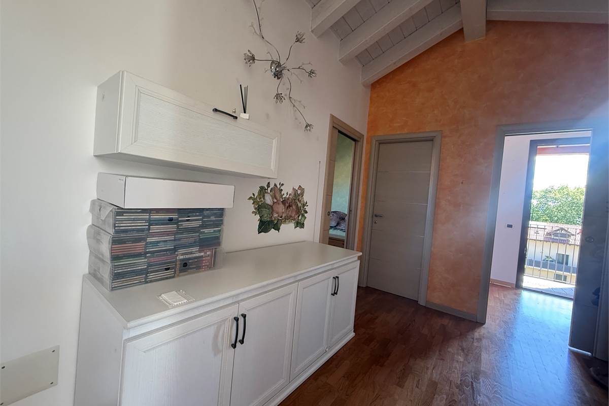 LURAGO:SOLUZIONE BELLISSIMA E AMPIA CON TERRAZZA E BOX DOPPIO