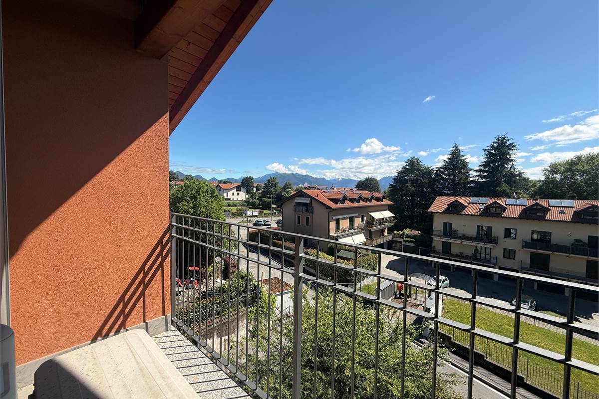 LURAGO:SOLUZIONE BELLISSIMA E AMPIA CON TERRAZZA E BOX DOPPIO