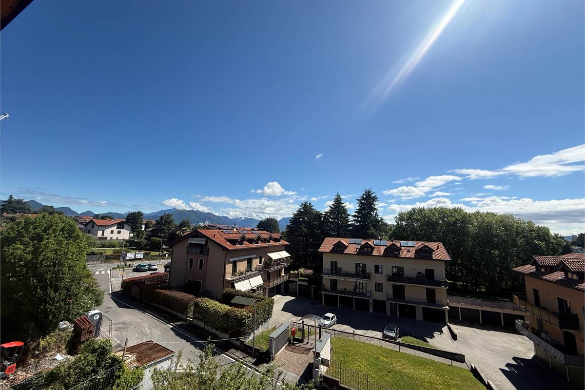 LURAGO:SOLUZIONE BELLISSIMA E AMPIA CON TERRAZZA E BOX DOPPIO