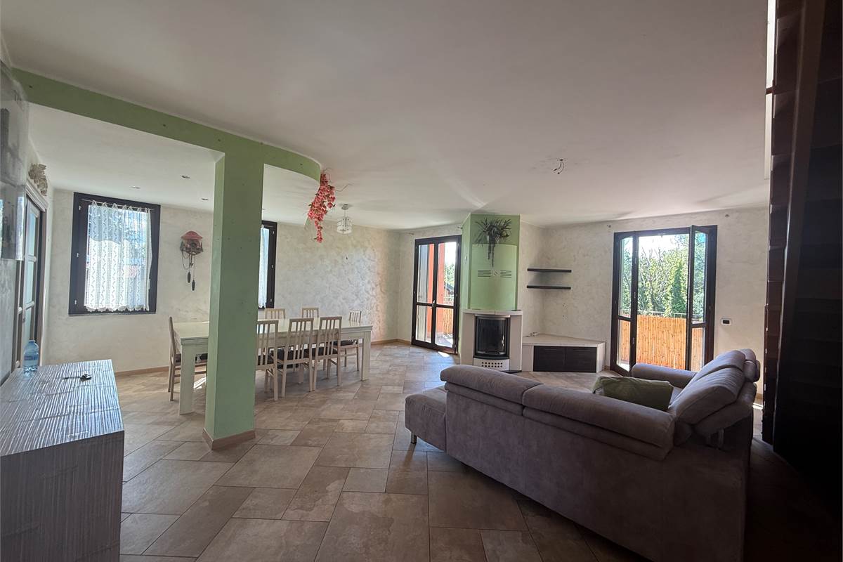 LURAGO:SOLUZIONE BELLISSIMA E AMPIA CON TERRAZZA E BOX DOPPIO