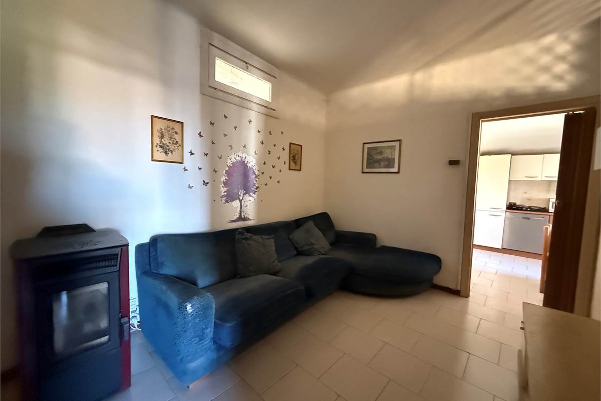 ERBA: BILOCALE ARREDATO -  TERMOAUTONOMO