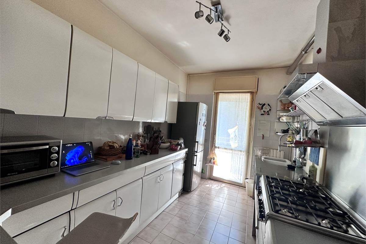 ERBA:APPARTAMENTO IN CASA SINGOLA CON BOX DOPPIO