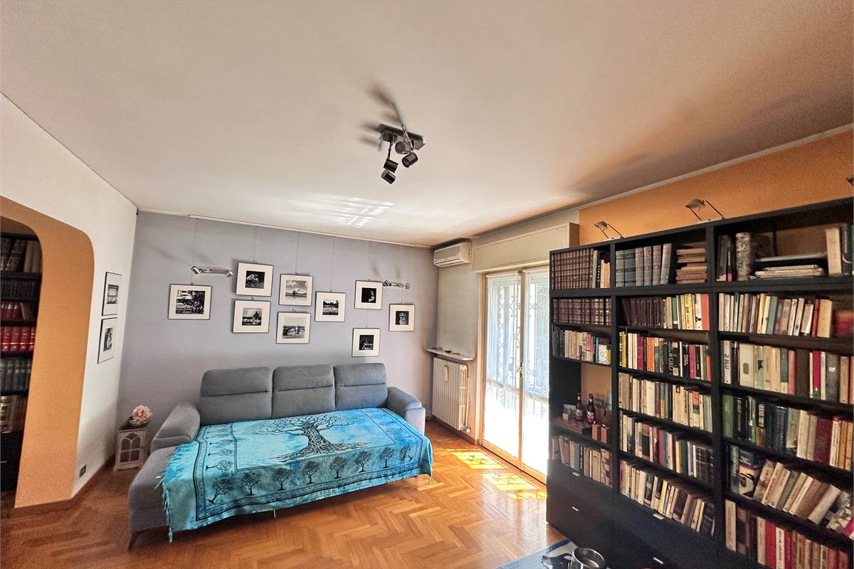 ERBA:APPARTAMENTO IN CASA SINGOLA CON BOX DOPPIO