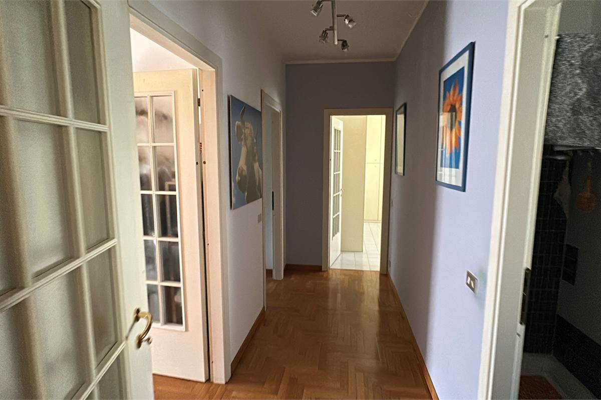 ERBA:APPARTAMENTO IN CASA SINGOLA CON BOX DOPPIO