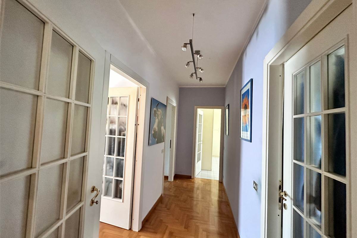 ERBA:APPARTAMENTO IN CASA SINGOLA CON BOX DOPPIO
