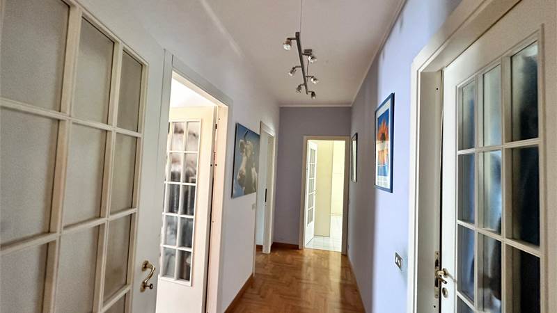 ERBA:APPARTAMENTO IN CASA SINGOLA CON BOX DOPPIO