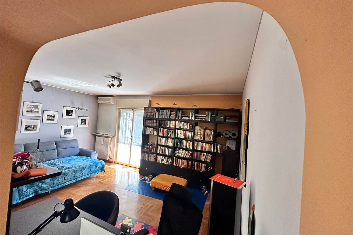 ERBA:APPARTAMENTO IN CASA SINGOLA CON BOX DOPPIO