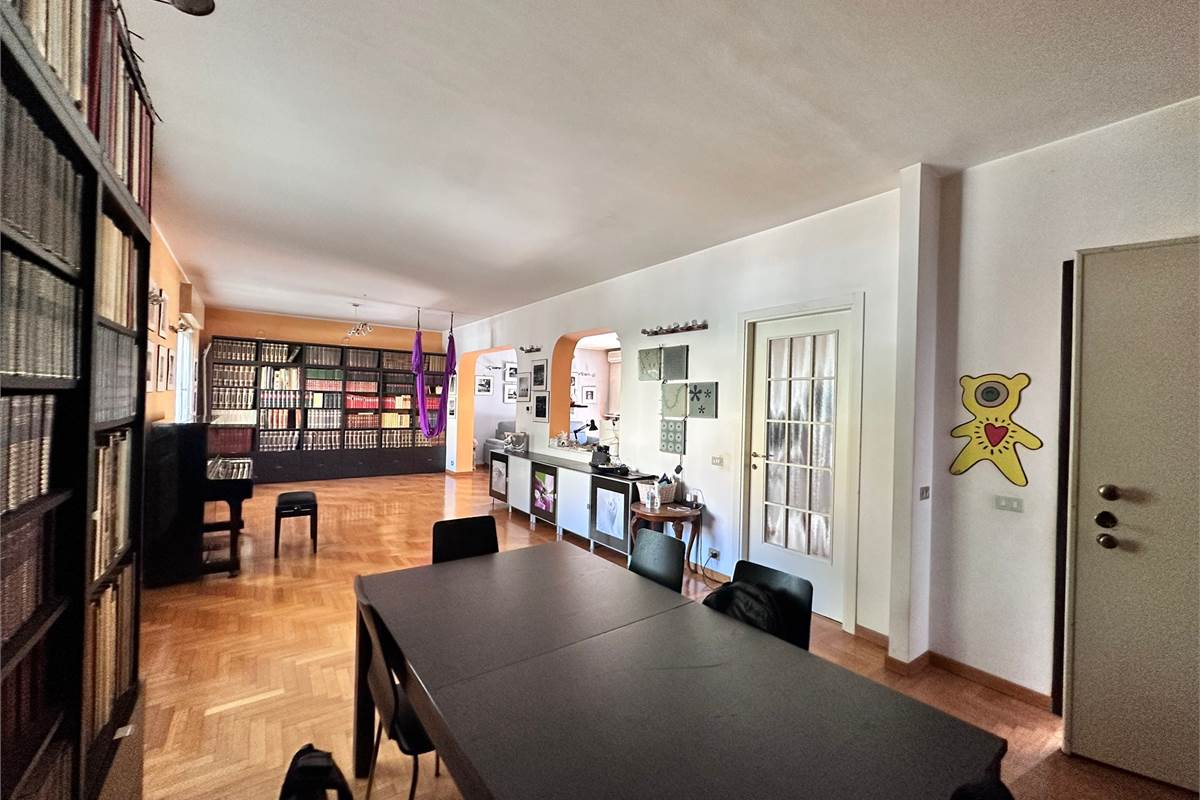 ERBA:APPARTAMENTO IN CASA SINGOLA CON BOX DOPPIO