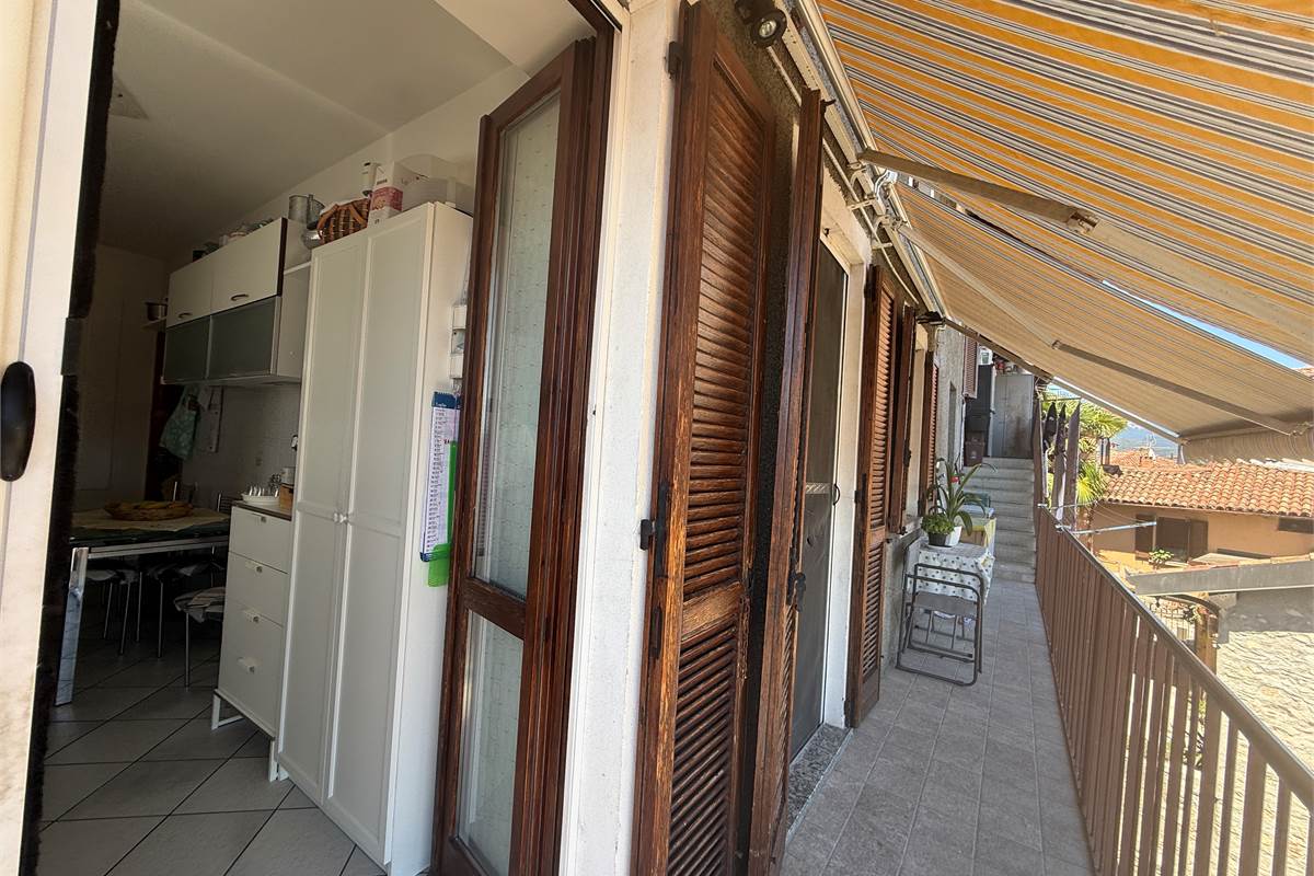 ERBA/BUCCINIGO:AMPIO APPARTAMENTO NON IN CONDOMINIO