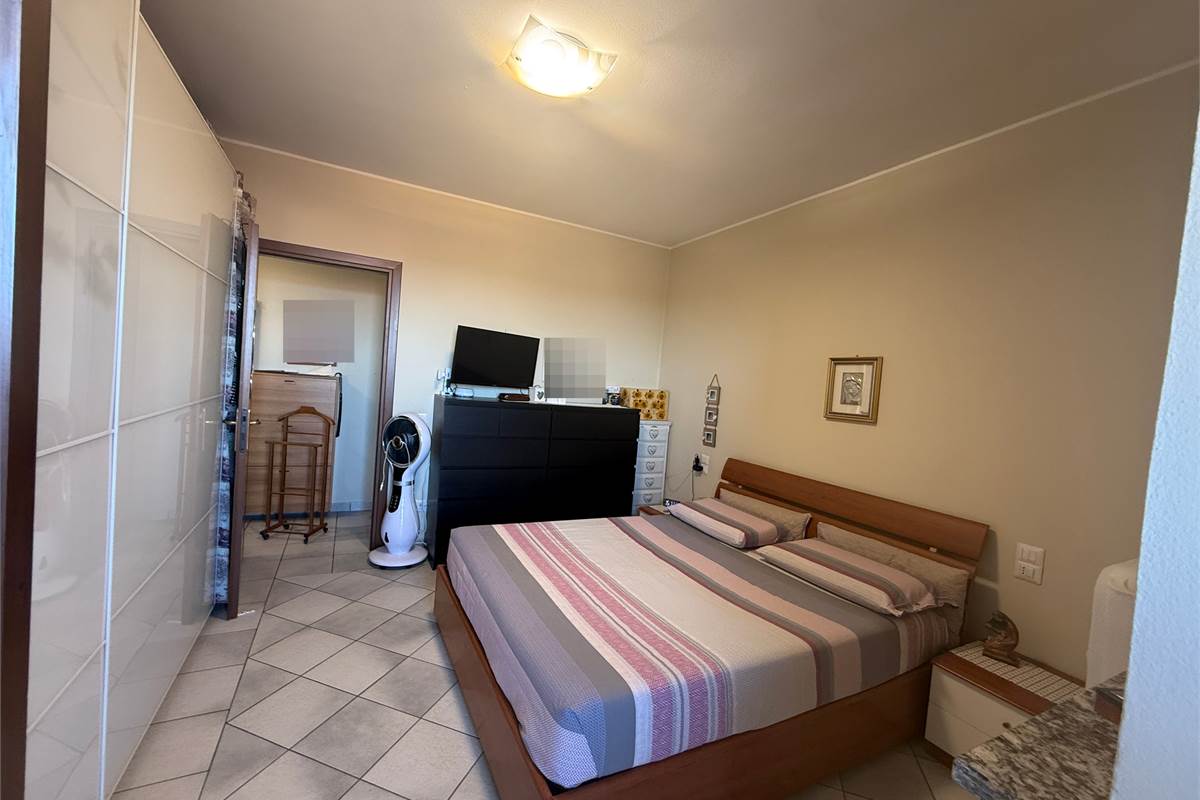 ERBA/BUCCINIGO:AMPIO APPARTAMENTO NON IN CONDOMINIO