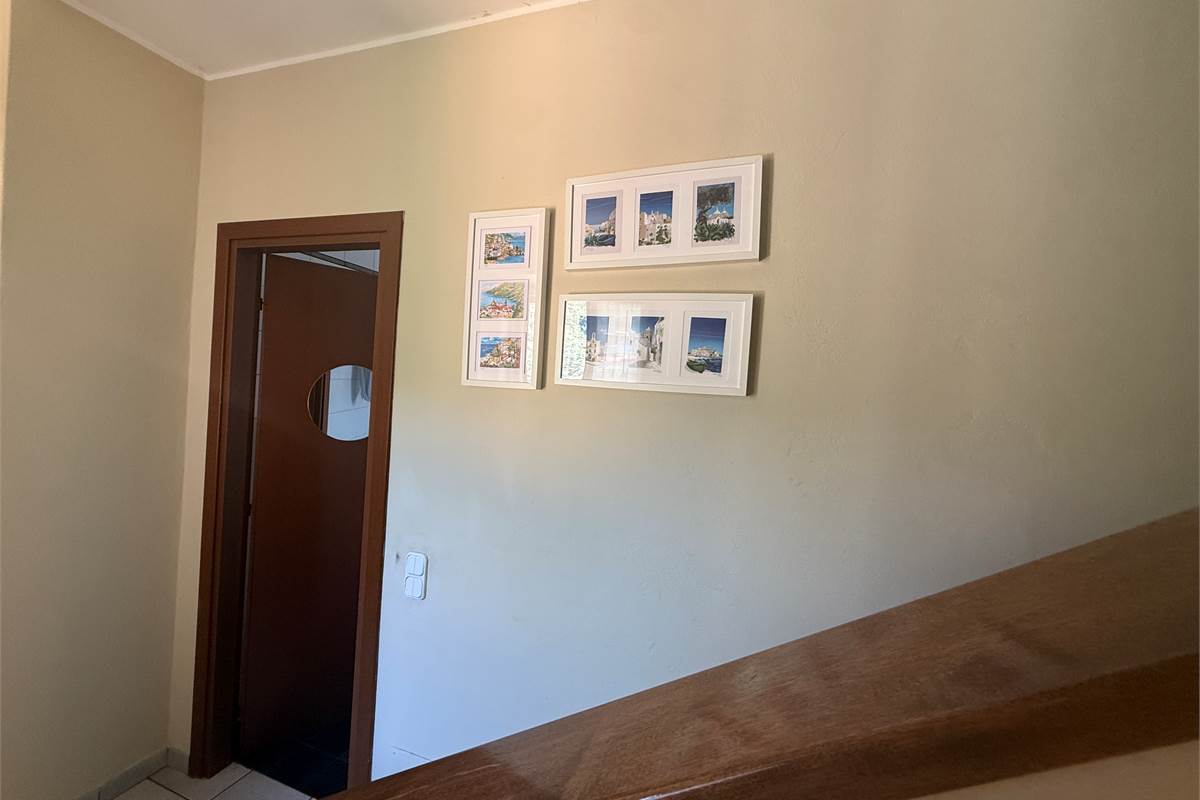 ERBA/BUCCINIGO:AMPIO APPARTAMENTO NON IN CONDOMINIO