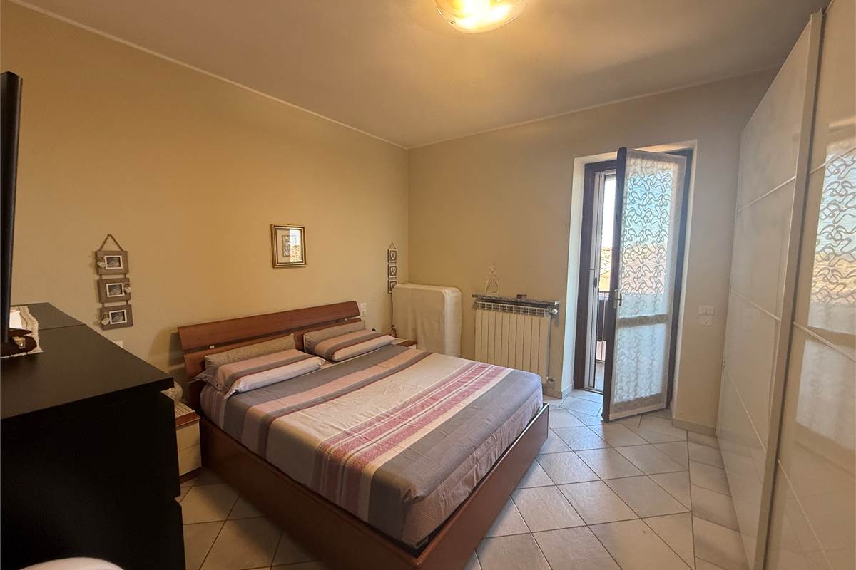 ERBA/BUCCINIGO:AMPIO APPARTAMENTO NON IN CONDOMINIO