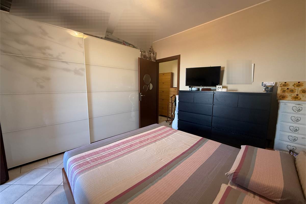 ERBA/BUCCINIGO:AMPIO APPARTAMENTO NON IN CONDOMINIO